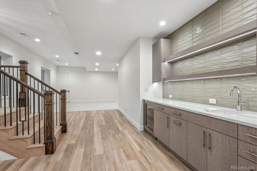 Walk-up Bar Walk-up Bar