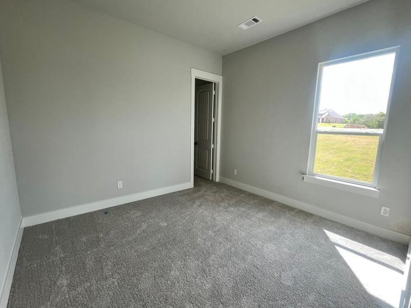 Spacious, unfurnished interior of a new home in Eagle Ridge Estates, Weatherford (Image 11).