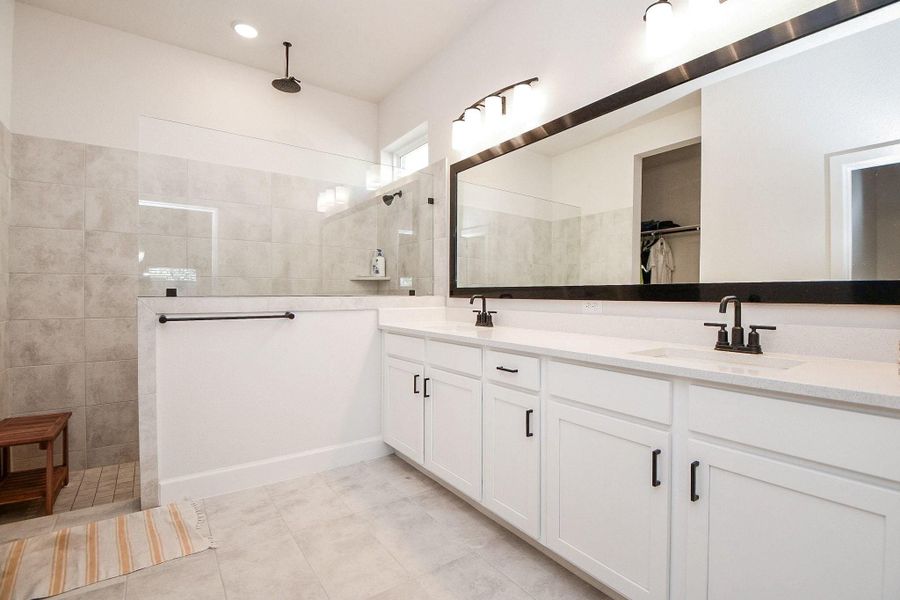 Ample walk in shower with rainhead Ample walk in shower with rainhead