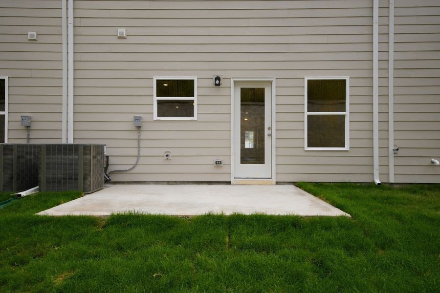 Exterior details and patio area of a home in Ironhorse, Dickson (Image 4).