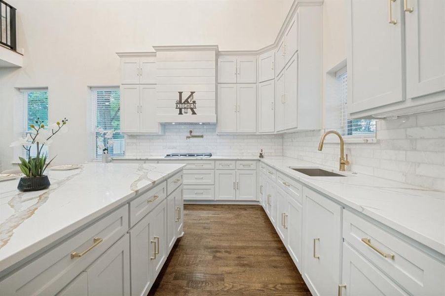 Furnished interior view inside a new home in , Corsicana (Image 16).