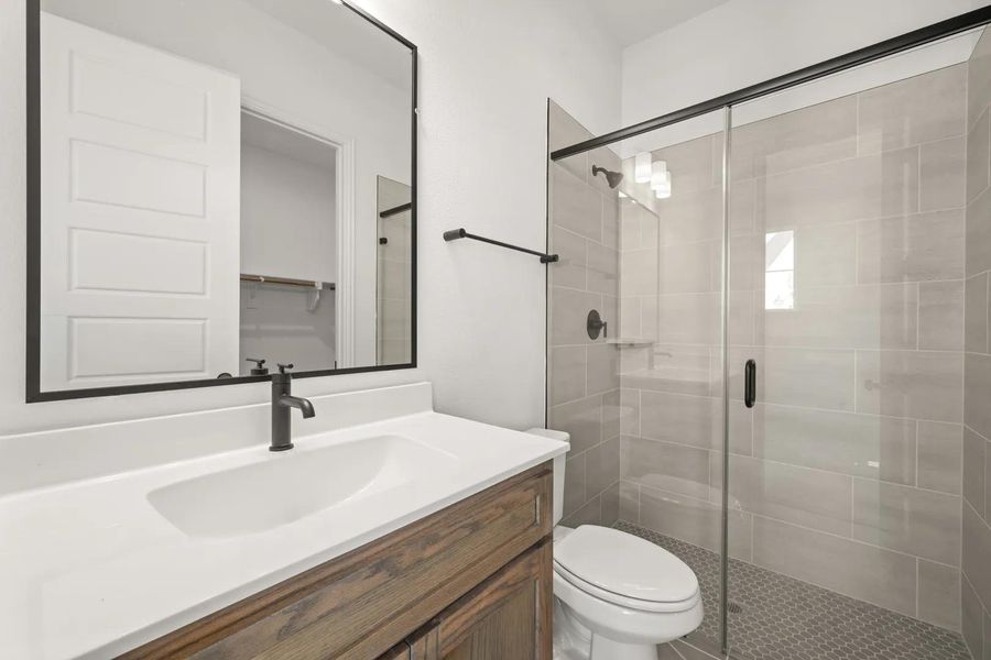 The Eastland II Full Bath