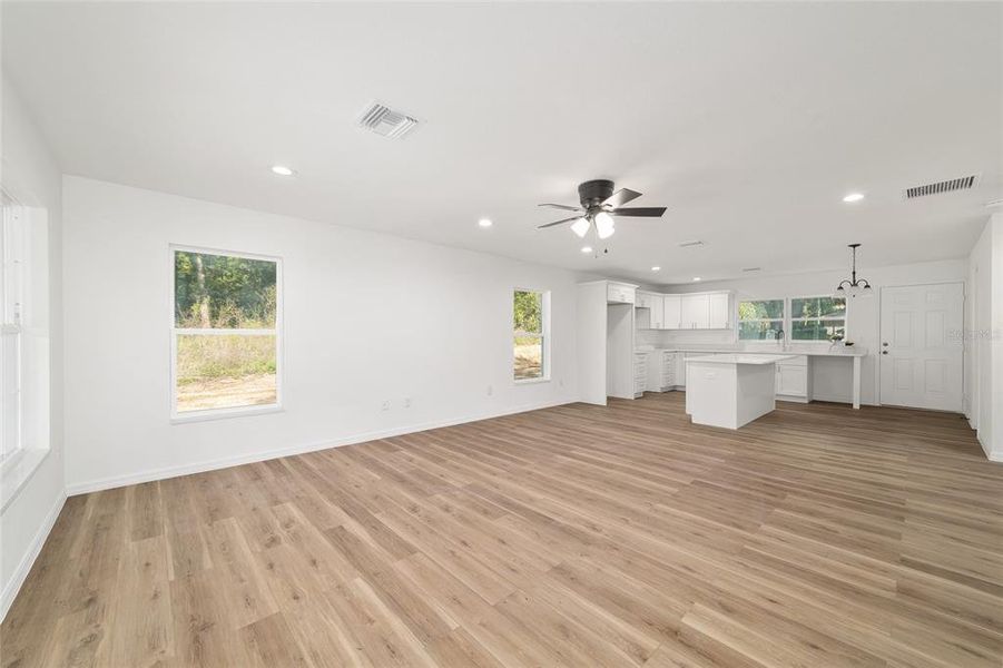Spacious, unfurnished interior of a new home in , Belleview (Image 37).
