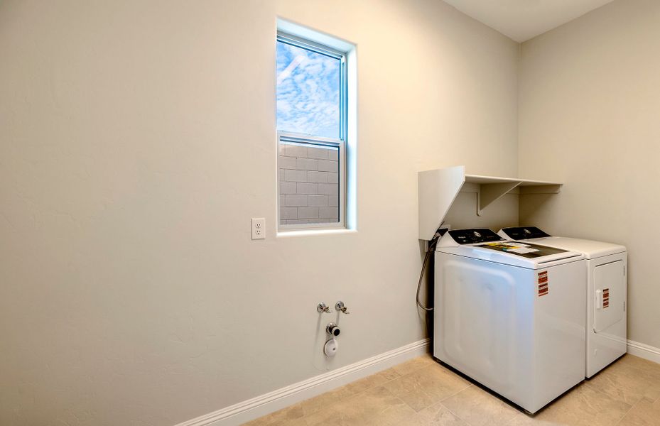 Furnished interior view inside a new home in Vistoso Canyon Estates, Oro Valley (Image 9).
