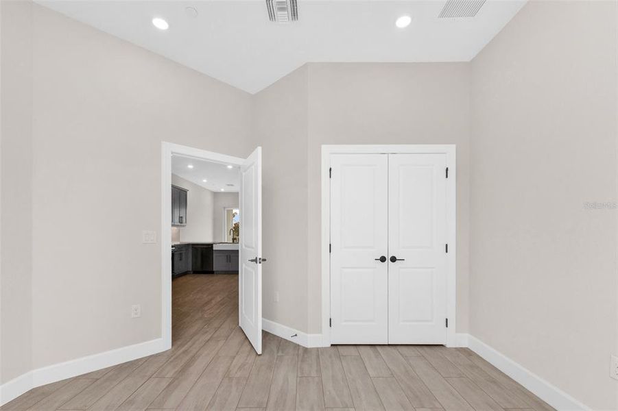 Spacious, unfurnished interior of a new home in Seahaven, Punta Gorda (Image 39).