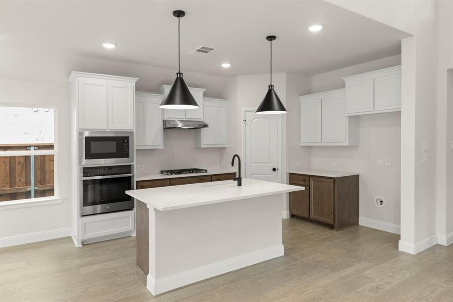 11. 920 Lost Mine - Kitchen (2)