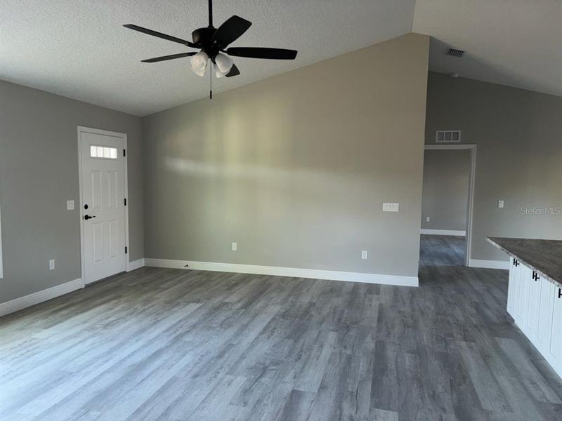 Spacious, unfurnished interior of a new home in , Citrus Springs (Image 13).