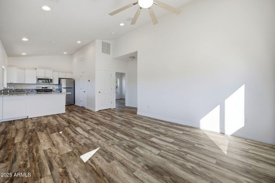 2224MeadowLn-HeberOvergaard-AZ-9