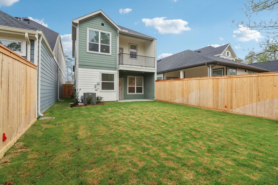 Exterior details and patio area of a home in Kresston 50's, Montgomery (Image 22).