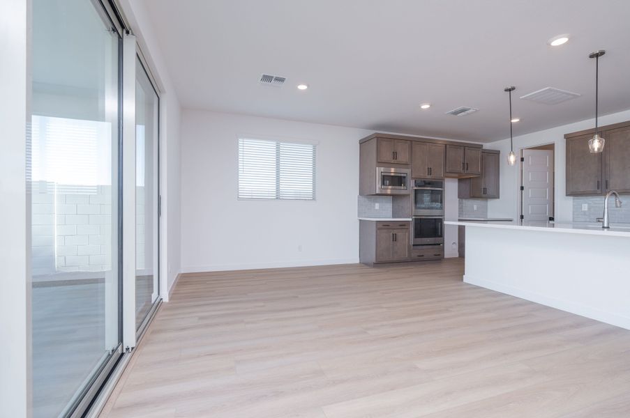 Spacious, unfurnished interior of a new home in Terraza, San Tan Valley (Image 10). Spacious, unfurnished interior of a new home in Terraza, San Tan Valley (Image 10).