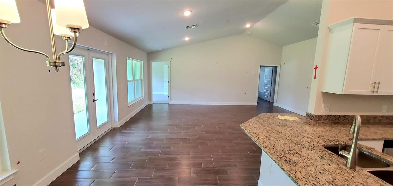 Spacious, unfurnished interior of a new home in Port Charlotte, Port Charlotte (Image 8).