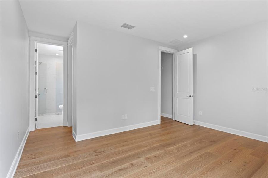 Spacious, unfurnished interior of a new home in , Tampa (Image 51).