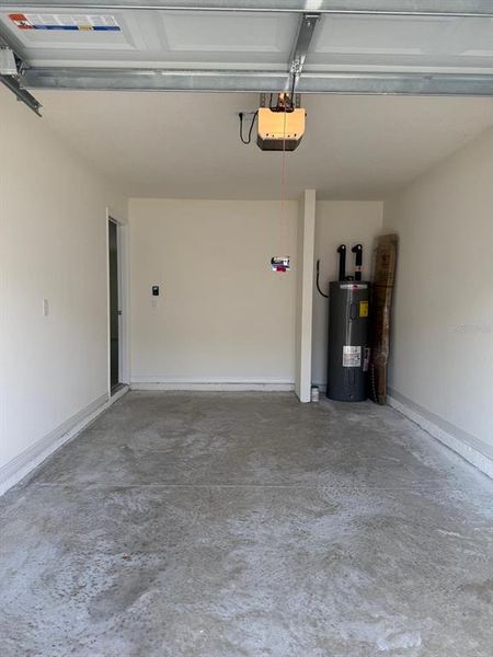 Spacious, unfurnished interior of a new home in , Ocala (Image 35).