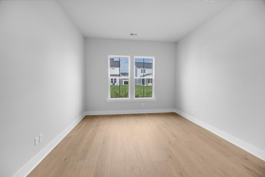 Spacious, unfurnished interior of a new home in Carnes Crossroads, Summerville (Image 9).