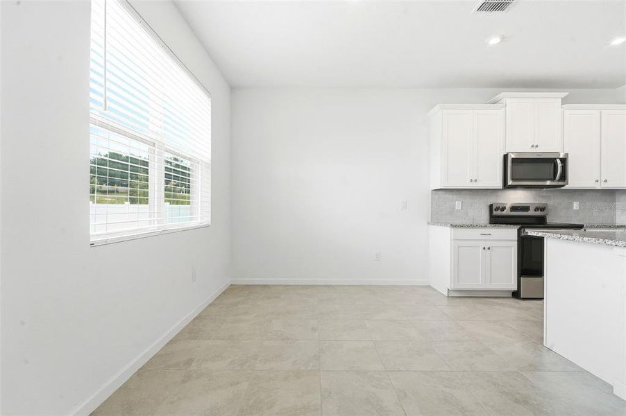 Spacious, unfurnished interior of a new home in , Clermont (Image 19).