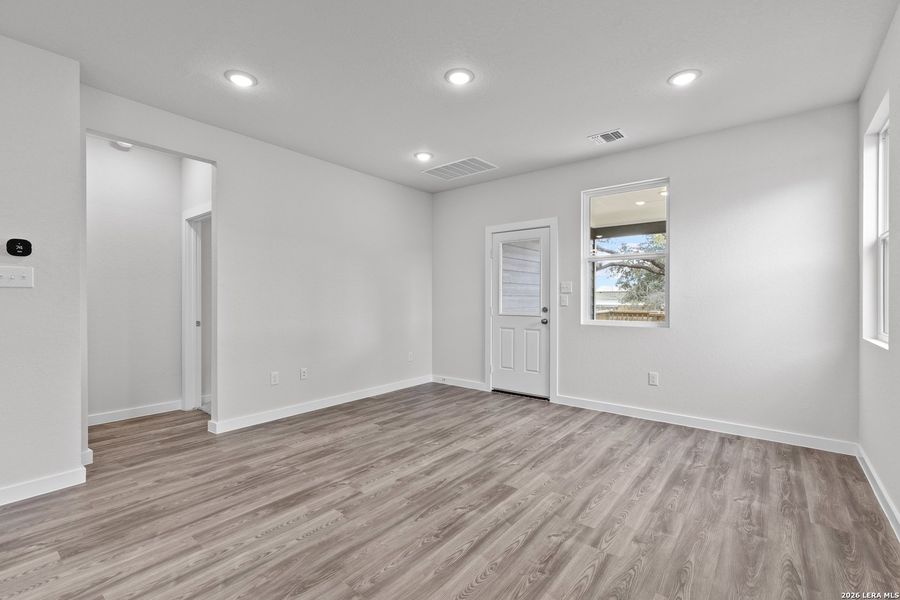 Spacious, unfurnished interior of a new home in Park Place, New Braunfels (Image 13).