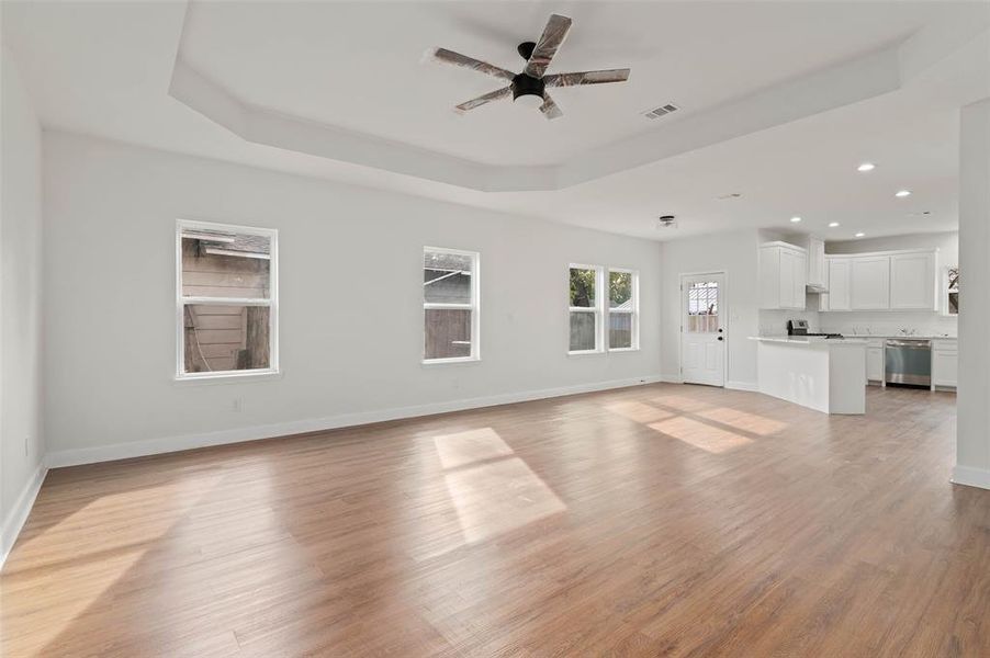 Spacious, unfurnished interior of a new home in , Gainesville (Image 18).