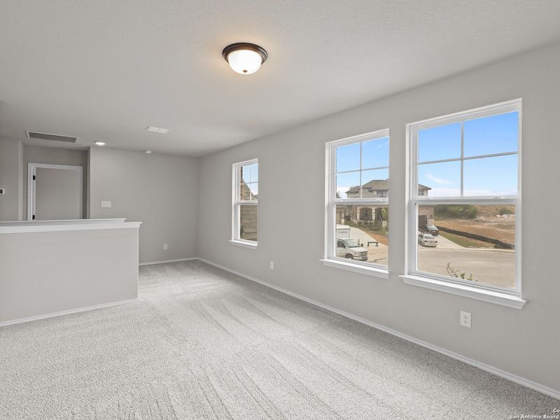 Spacious, unfurnished interior of a new home in Royal Crest, San Antonio (Image 23).