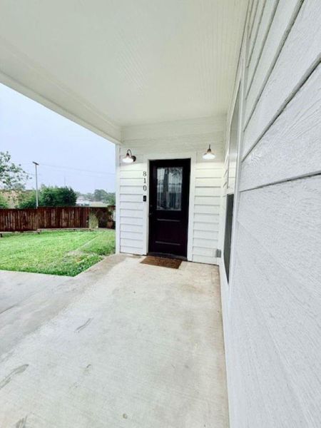Exterior details and patio area of a home in , Brenham (Image 19).