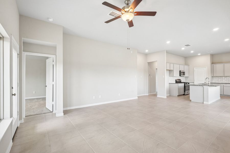 Spacious, unfurnished interior of a new home in Aldeana, Bonney (Image 14).