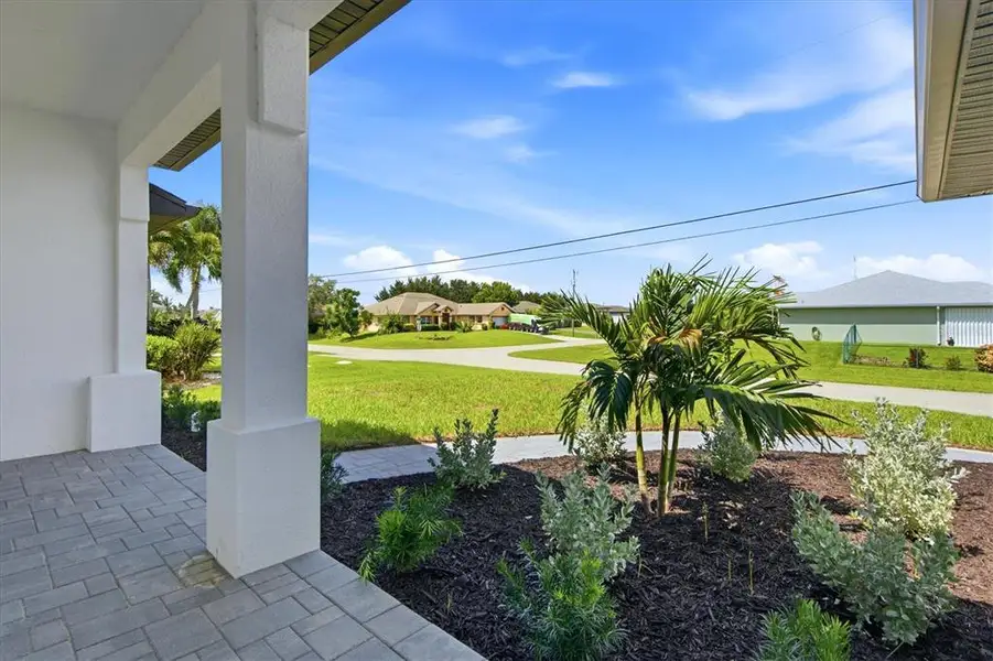 Exterior details and patio area of a home in , Cape Coral (Image 4).
