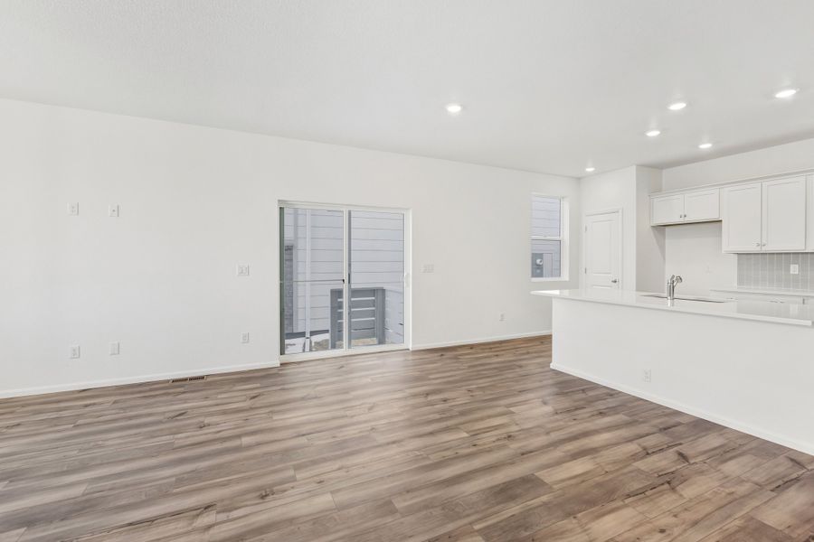 Spacious, unfurnished interior of a new home in Windler, Aurora (Image 7).