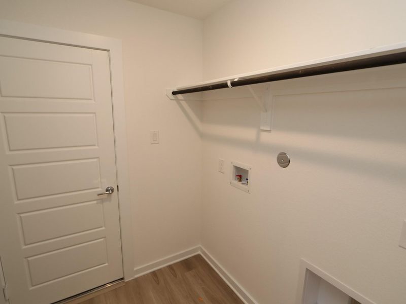 Spacious, unfurnished interior of a new home in Ambrose, La Marque (Image 16).