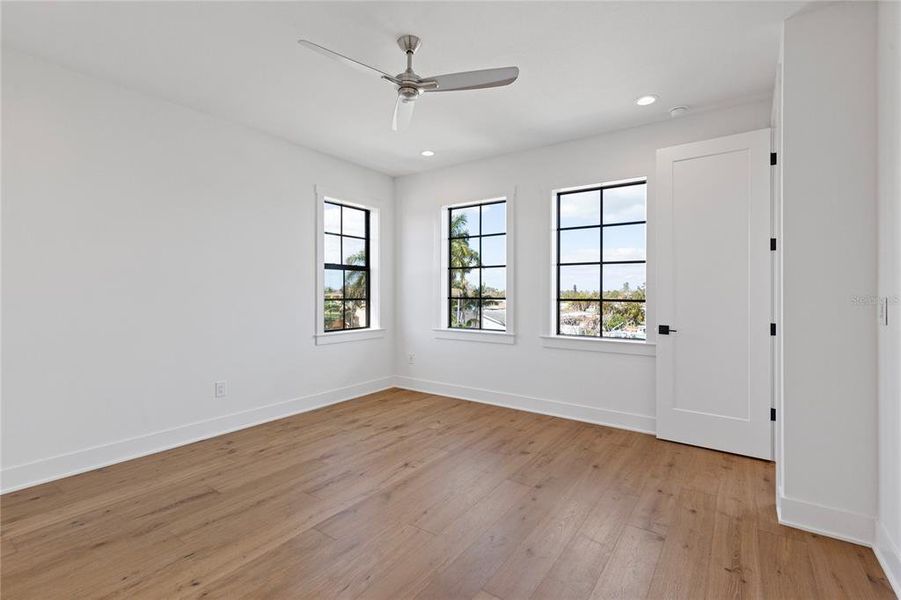 Spacious, unfurnished interior of a new home in , St. Petersburg (Image 14). Spacious, unfurnished interior of a new home in , St. Petersburg (Image 14).