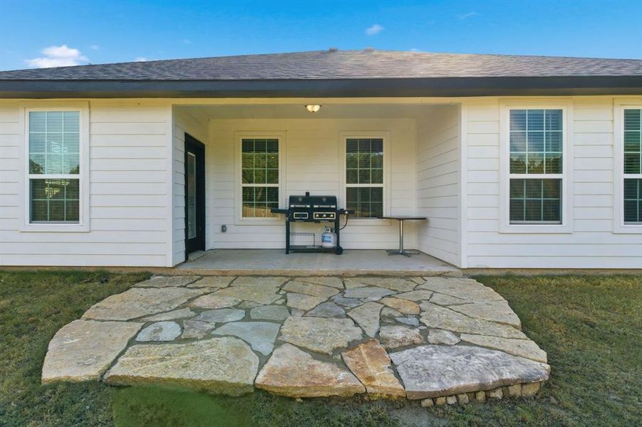 Exterior details and patio area of a home in , Granbury (Image 2).