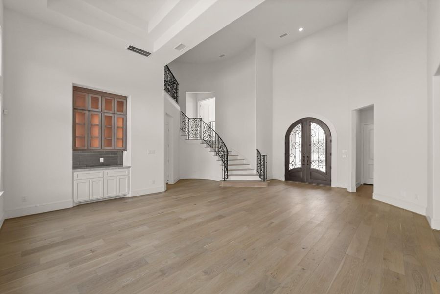 Spacious, unfurnished interior of a new home in The Park and The Reserve, Fulshear (Image 26).