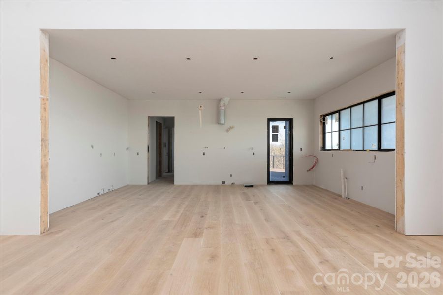 Spacious, unfurnished interior of a new home in , Lake Toxaway (Image 6).