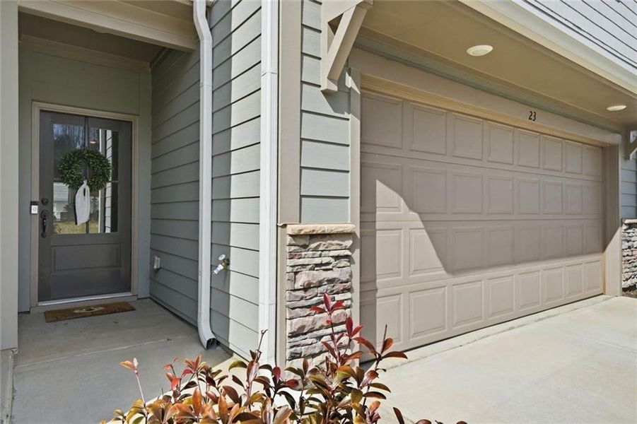 Exterior details and patio area of a home in , Jasper (Image 4).