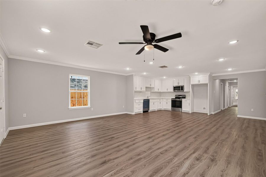 Spacious, unfurnished interior of a new home in , Houston (Image 12).