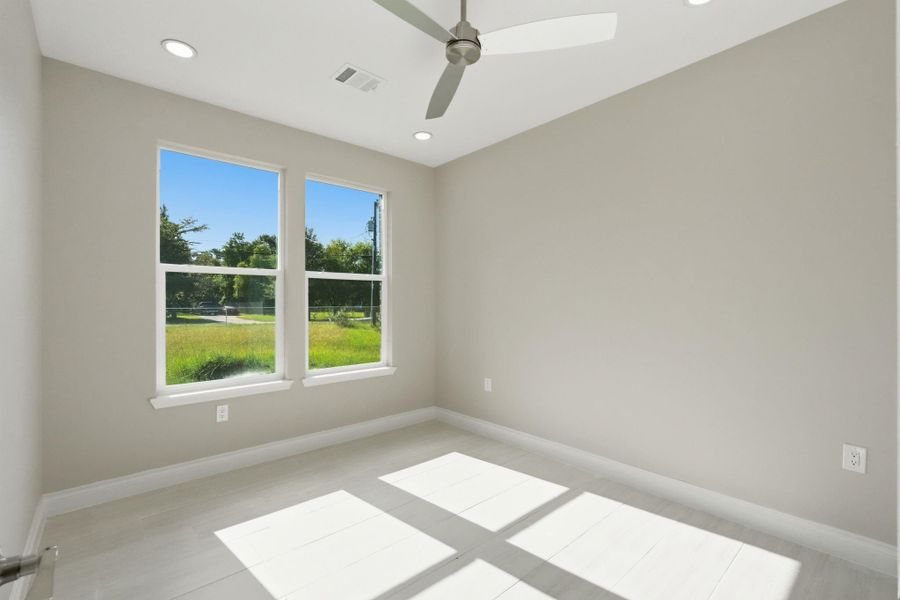 Spacious, unfurnished interior of a new home in , Conroe (Image 39). Spacious, unfurnished interior of a new home in , Conroe (Image 39).