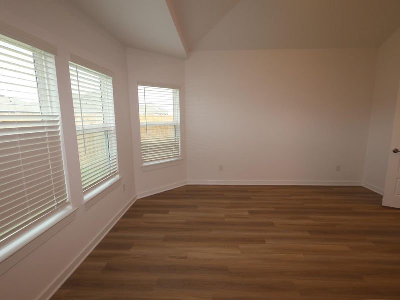 Spacious, unfurnished interior of a new home in Miller's Pond, Rosenberg (Image 23).