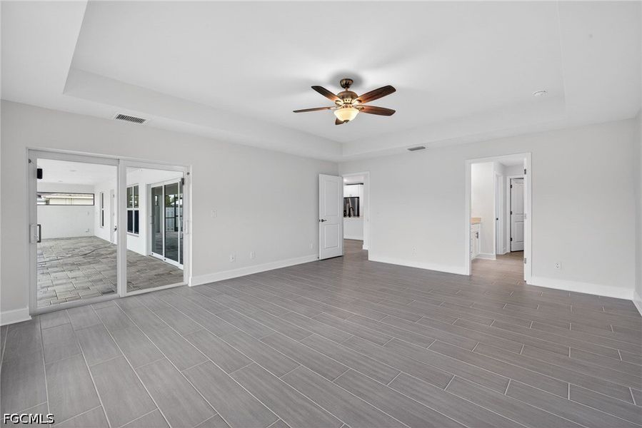 Spacious, unfurnished interior of a new home in Cape Coral, Cape Coral (Image 34).