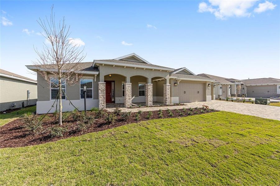 Exterior details and patio area of a home in , Ocala (Image 3).