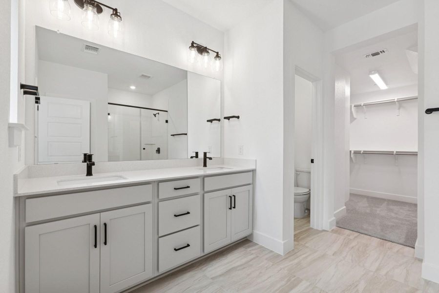 Owner's Bathroom Owner's Bathroom