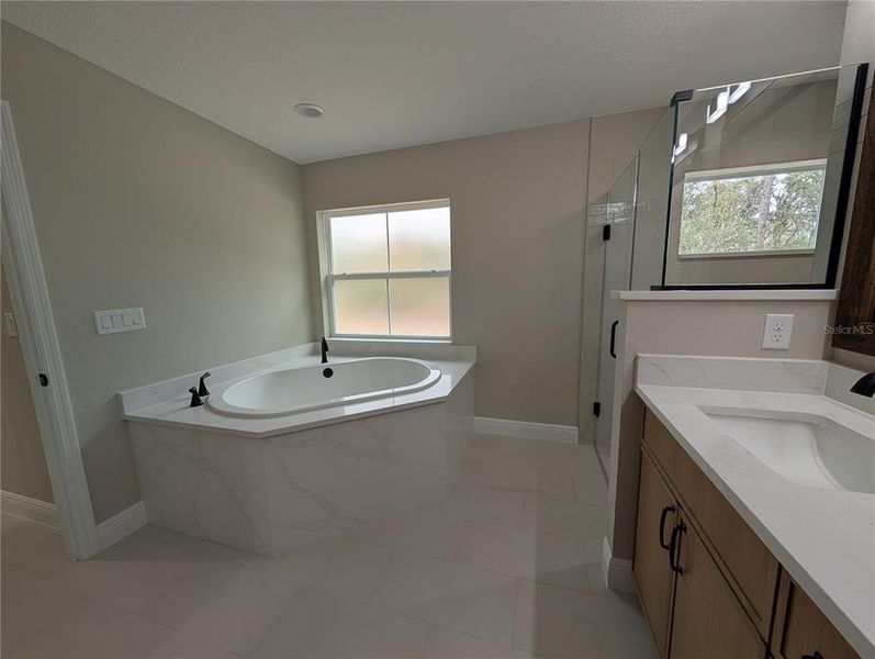 Furnished interior view inside a new home in , Dunnellon (Image 6).