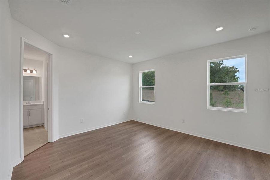 Spacious, unfurnished interior of a new home in Tuscan Hills, Dade City (Image 27).