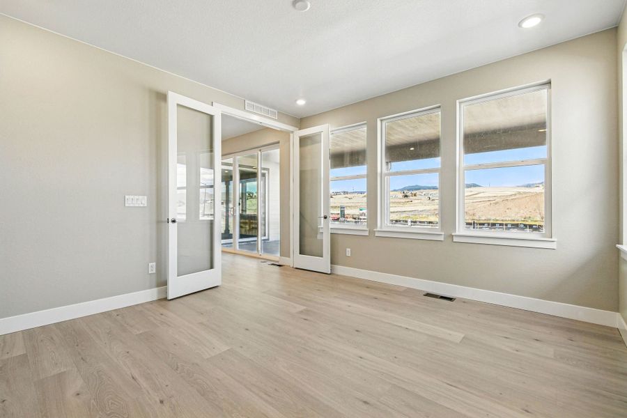 Spacious, unfurnished interior of a new home in Trailstone, Arvada (Image 29).