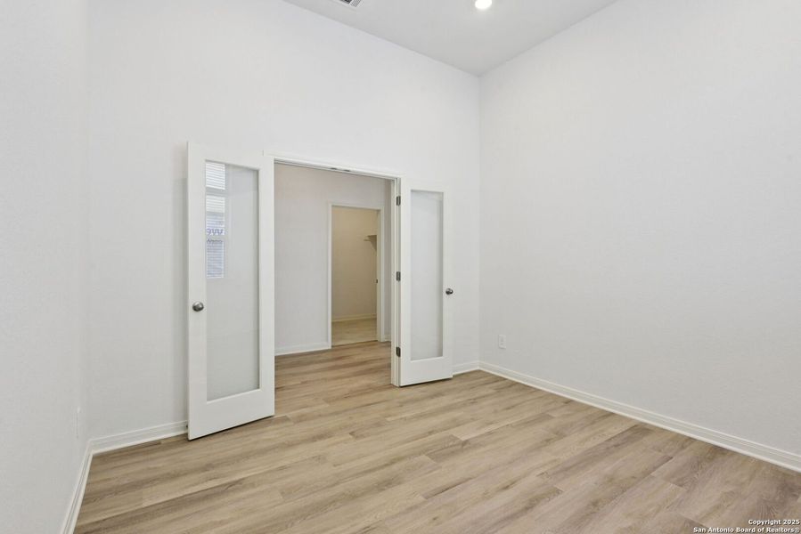 Spacious, unfurnished interior of a new home in Fox Falls, Boerne (Image 24).