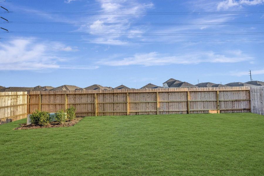 Exterior details and patio area of a home in Ambrose, La Marque (Image 3).