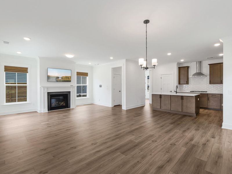 Spacious, unfurnished interior of a new home in Pineland Village, Summerville (Image 17).