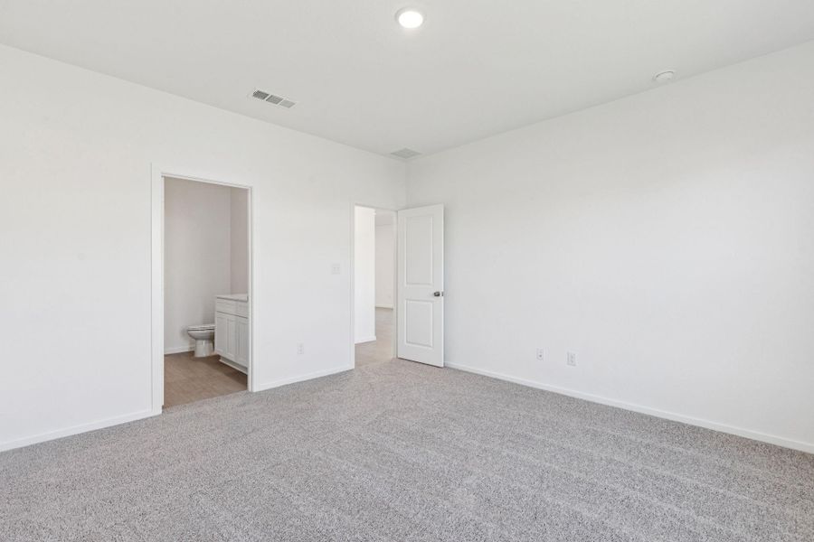 Spacious, unfurnished interior of a new home in Montgomery Bend, Montgomery (Image 20).