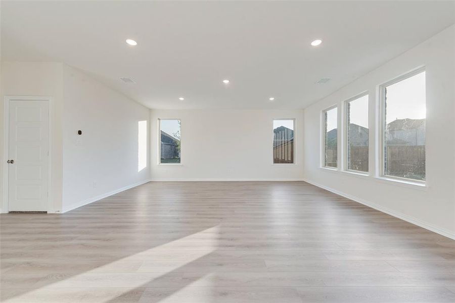 Spacious, unfurnished interior of a new home in Walden Pond, Forney (Image 31).