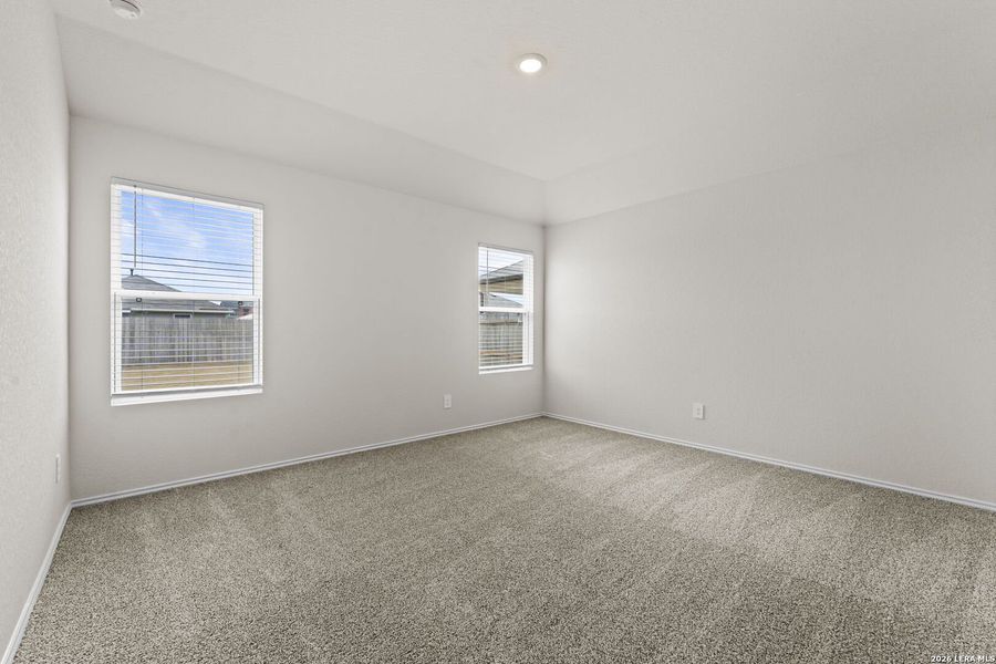 Spacious, unfurnished interior of a new home in Navarro Fields, Seguin (Image 14).