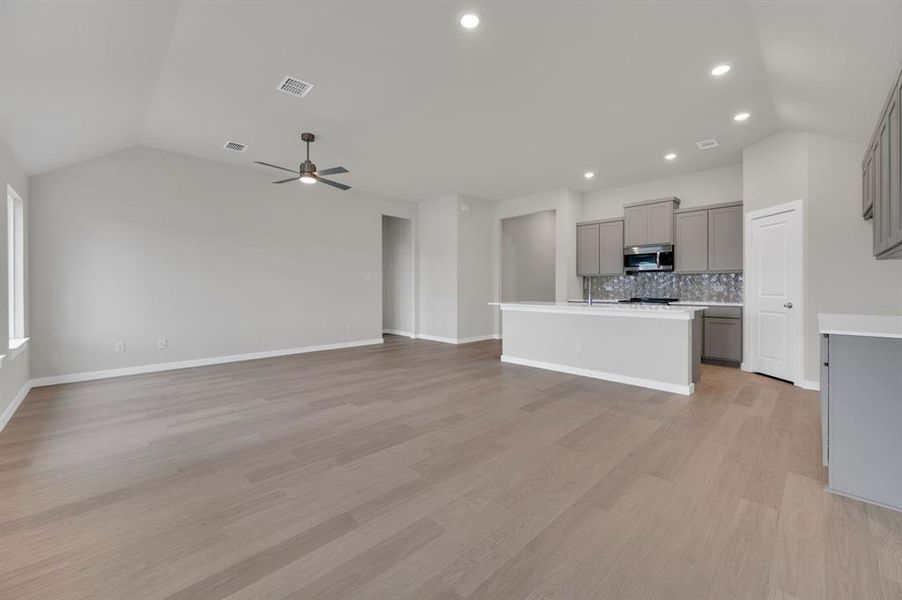 Spacious, unfurnished interior of a new home in Mercer Meadows, Royse City (Image 20).