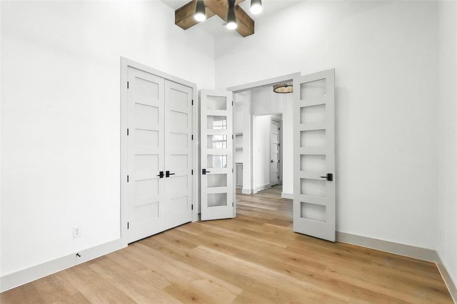 Spacious, unfurnished interior of a new home in , Weatherford (Image 31).