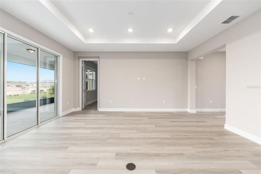 Spacious, unfurnished interior of a new home in , Ocala (Image 13).